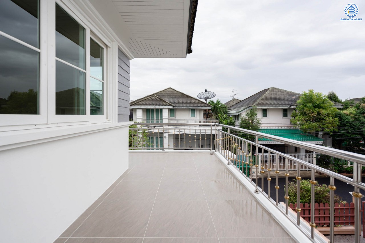 บ้านมือสองตกแต่งใหม่ โครงการ ธนานนท์ ราชพฤกษ์ เนื้อที่ 60 ตร.ว. ฟังก์ชัน 3 ห้องนอน 3 ห้องน้ำ จอดรถได้ 2 คัน พร้อมห้องอเนกประสงค์ 1 ห้อง สามารถปรับเปลี่ยนเป็นห้องทำงาน หรือห้องนอนได้ตามความต้องการ Facilities ตอบโจทย์ทุกกิจกรรม! บนทำเลติดถนนราชพฤกษ์ ใกล้วงเวียนพระราม5 เซ็นทรัลเวสต์เกต และรถไฟฟ้า "สถานีบางรักน้อยท่าอิฐ"